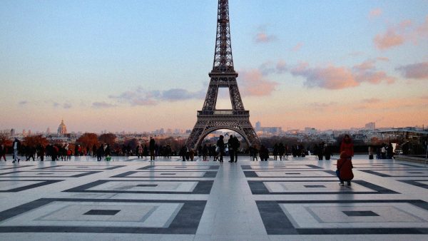 Billets Tour Eiffel : les vérifications à faire avant d’acheter en ligne