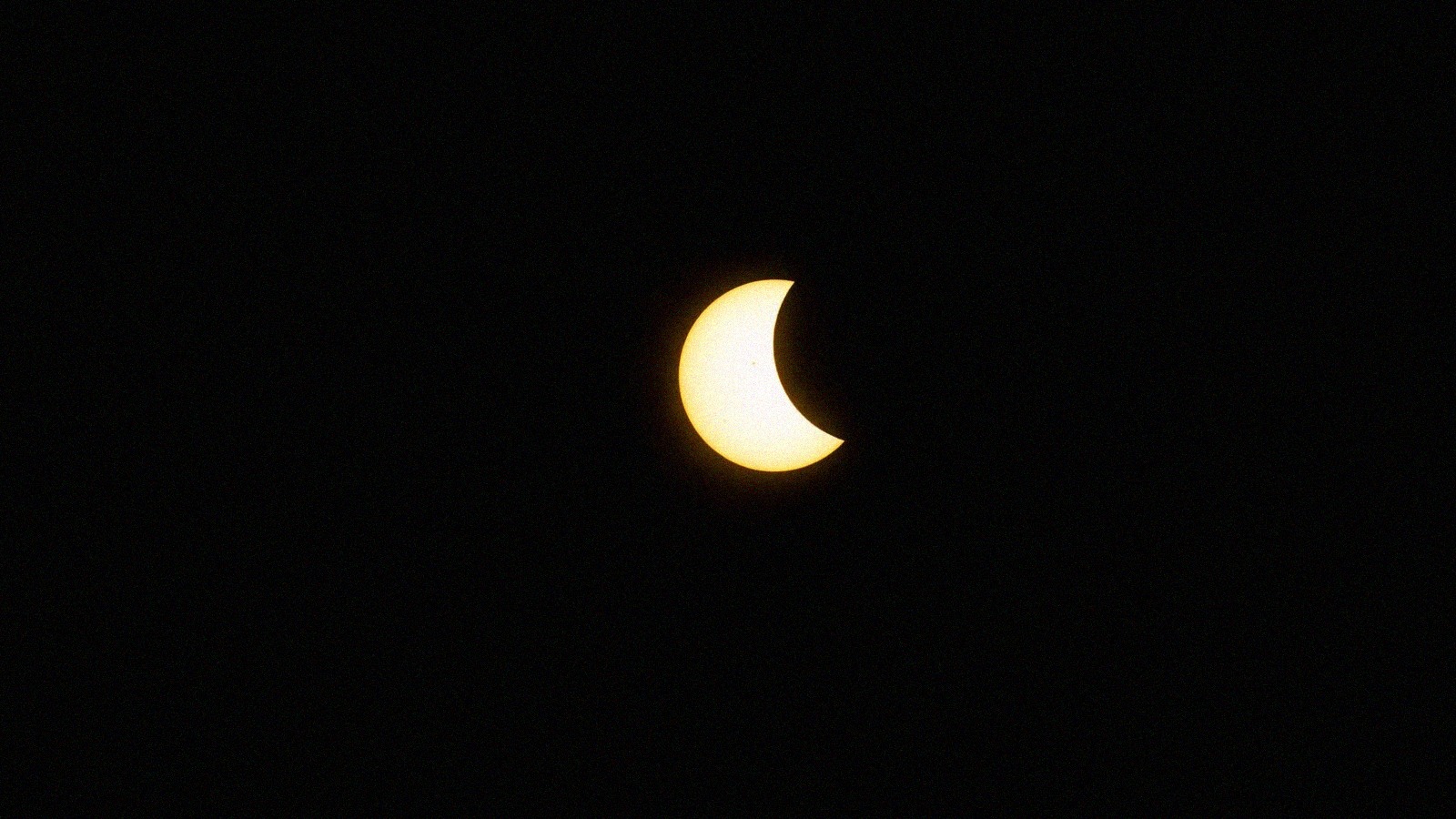 Vulcania ouvre une soiree speciale pour l eclipse du 12